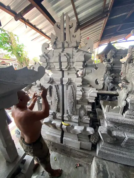Product image 4 of the product “Balinese Gate, casted with Paras Stone. 2 Elements right and left. Total Height of 200cm. Mulitparted. ”